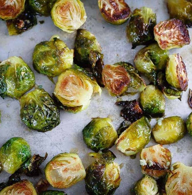 Honey Garlic Roasted Brussels Sprouts - tender on the inside, crispy edges and honey garlic flavour - a great way to change up the usual side dish!