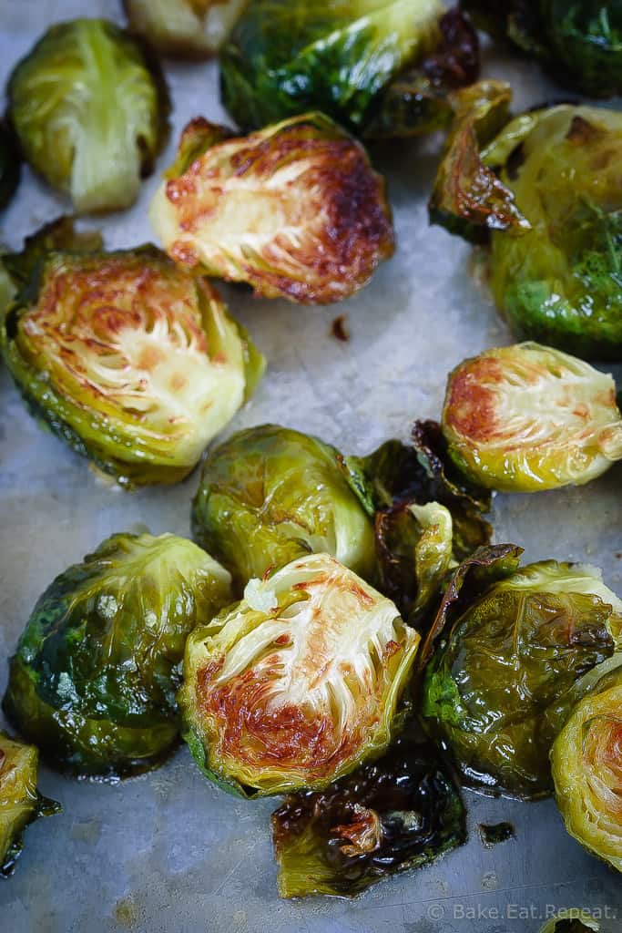 Honey Garlic Roasted Brussels Sprouts - brussel sprouts that are tender on the inside, with crispy edges and honey garlic flavour!