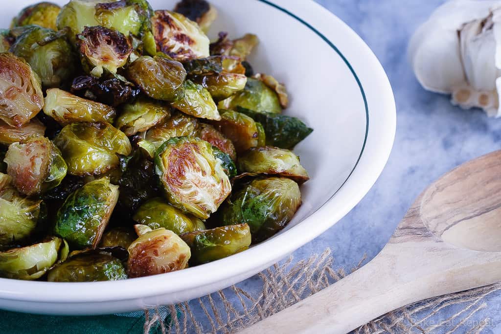 Honey Garlic Roasted Brussels Sprouts - brussel sprouts that are tender on the inside, with crispy edges and honey garlic flavour!