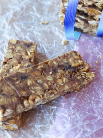 Cherry Almond Granola Bars