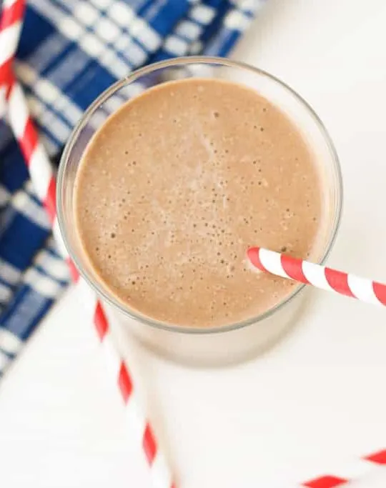 Healthy Chocolate Peanut Butter Smoothie - A healthy and filling chocolate peanut butter smoothie, with bananas and oatmeal as well for a full meal!