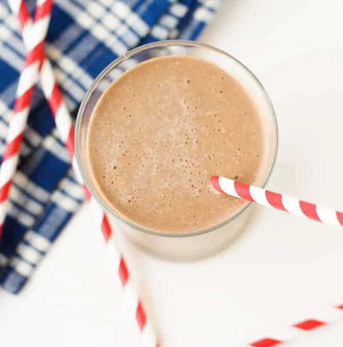 Healthy Chocolate Peanut Butter Smoothie - A healthy and filling chocolate peanut butter smoothie, with bananas and oatmeal as well for a full meal!