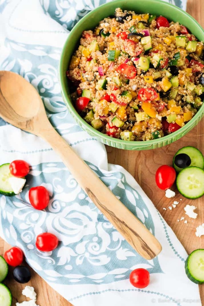 Greek Quinoa Salad - Quick and easy Greek quinoa salad that is great as either a side dish or your main meal. Plus it can be made ahead, and the leftovers are great for lunch!