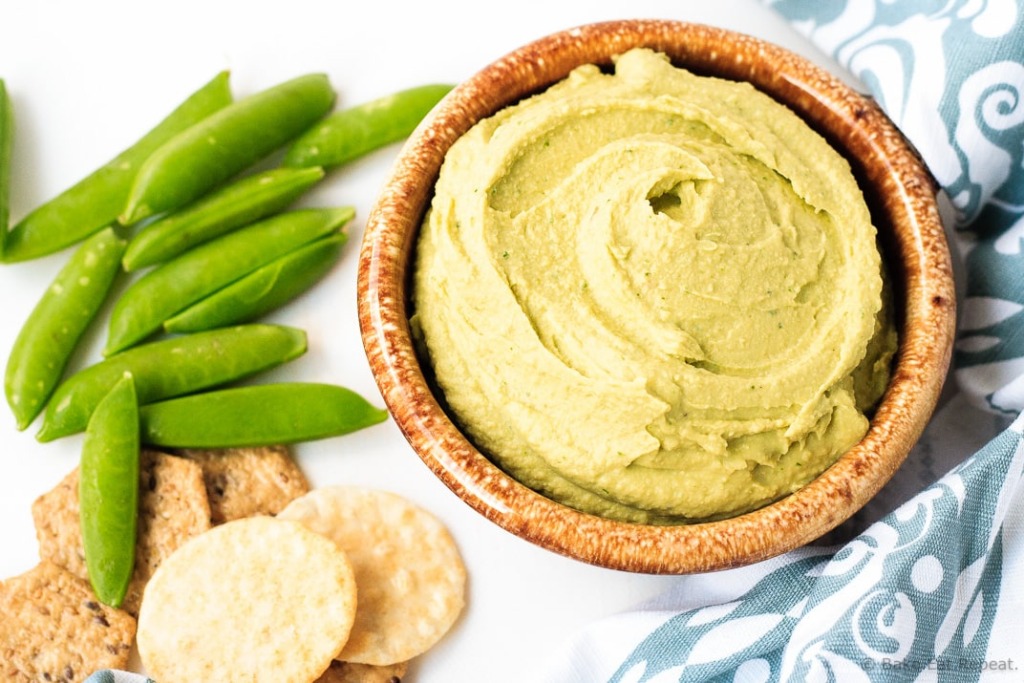 Avocado Hummus - Smooth and creamy avocado hummus - a quick and easy dip that is full of flavour and a healthy snack.