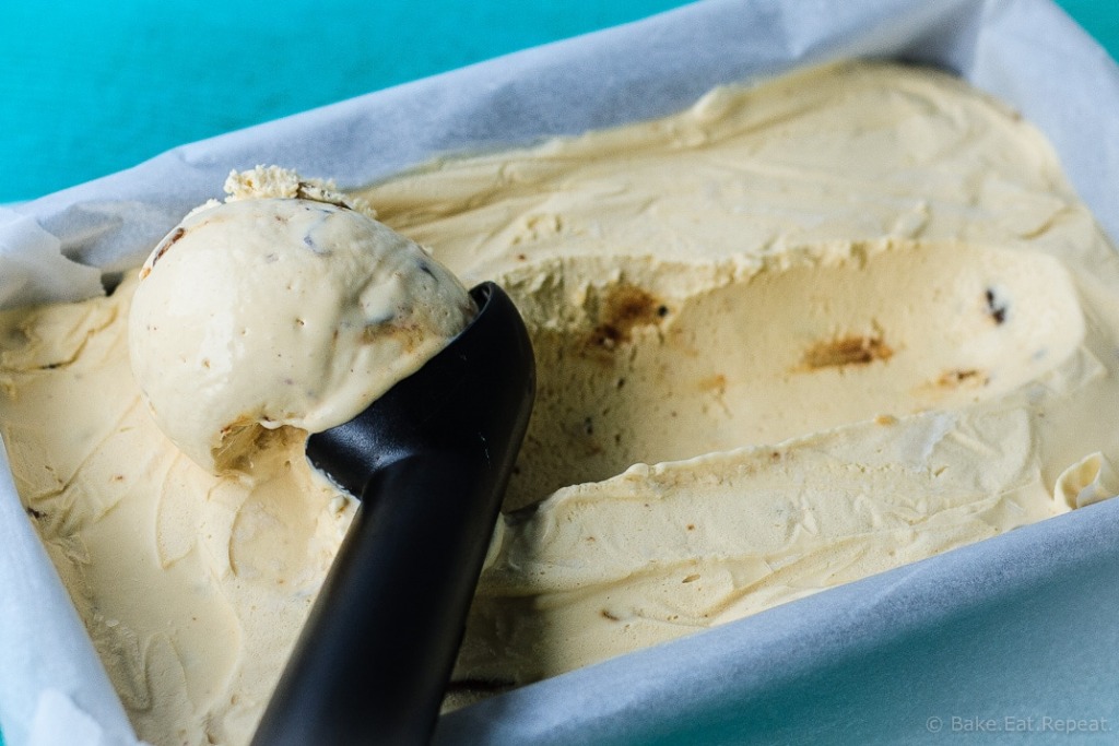 Molasses Pecan Praline Ice Cream - No churn molasses pecan praline ice cream that is super easy to make, and such a rich and creamy treat for a hot summer day!