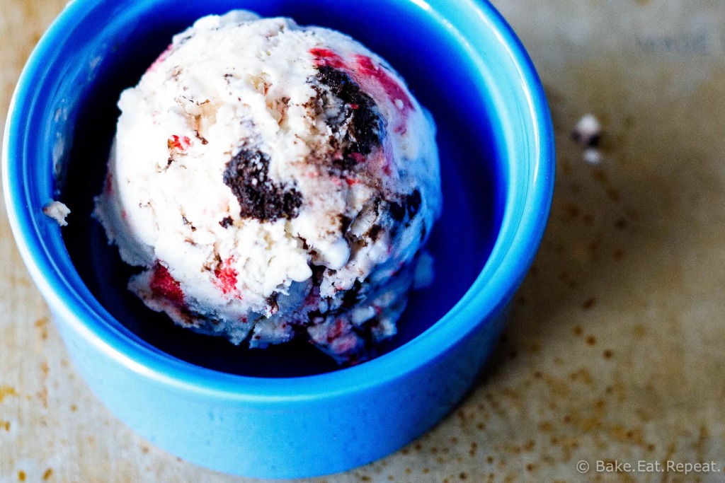 Roasted Strawberry and Oreo Ice Cream - Easy and delicious no churn ice cream filled with roasted strawberries and oreo cookies. Only 6 ingredients to make! Plus, it’s lightened up with some Greek yogurt!