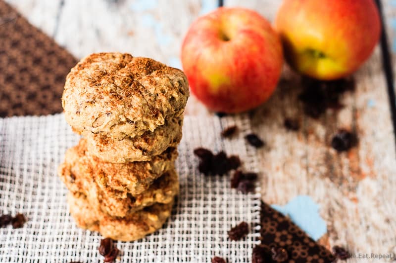 Apple Oatmeal Breakfast Cookies - Soft apple oatmeal breakfast cookies that are a hit with the kids! The perfect healthy snack for the lunchbox, or as an on-the-go breakfast!