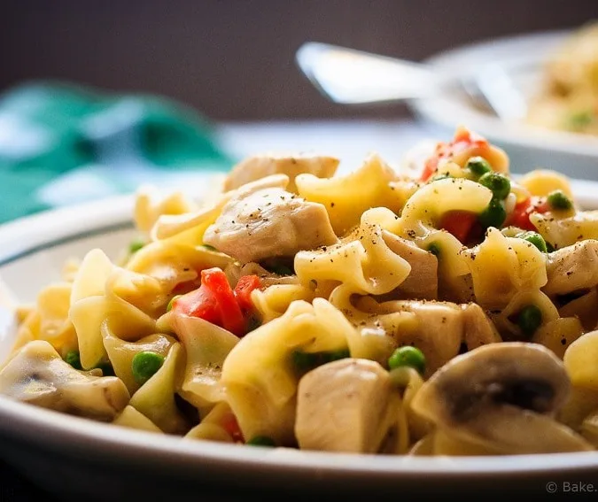 Hazelnut Chicken One Pot Pasta - Hazelnut chicken one pot pasta recipe - an easy meal that is very adaptable and comes together in 30 minutes! Perfect for those busy nights! #30minutethursday