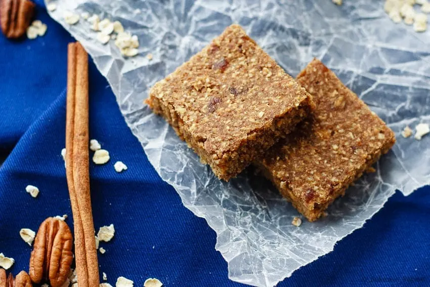 Apple Cinnamon Energy Bars - Easy apple cinnamon energy bars that mix up quickly and are a hit with the kids - plus you can be happy they get a healthy snack that will keep them going!