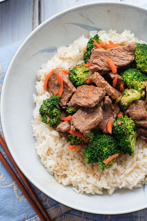 Easy Beef and Broccoli - Super quick and easy beef and broccoli for #30MinuteThursday - this stir fry is on the table in under 30 minutes and is way better then takeout!