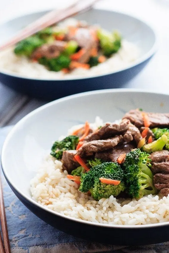 Easy Beef and Broccoli - Super quick and easy beef and broccoli for #30MinuteThursday - this stir fry is on the table in under 30 minutes and is way better then takeout!