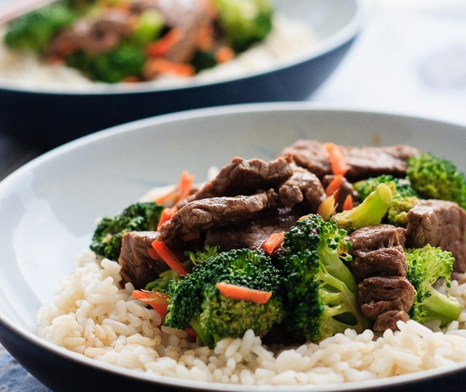 Easy Beef and Broccoli - Super quick and easy beef and broccoli for #30MinuteThursday - this stir fry is on the table in under 30 minutes and is way better then takeout!