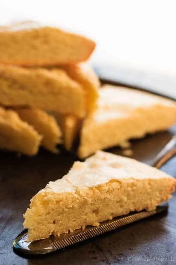 Almond Cake - Almond flavoured cake that is dense and sweet and the perfect treat to add to your Christmas baking list!
