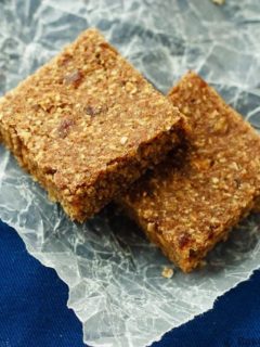 Apple Cinnamon Energy Bars - Easy apple cinnamon energy bars that mix up quickly and are a hit with the kids - plus you can be happy they get a healthy snack that will keep them going!