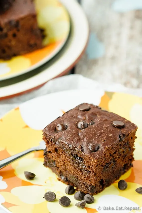 Healthy Chocolate Banana Snack Cake - Quick and easy chocolate banana snack cake that you can feel good about putting in the kid’s lunch boxes! Super healthy and they won’t even know it!