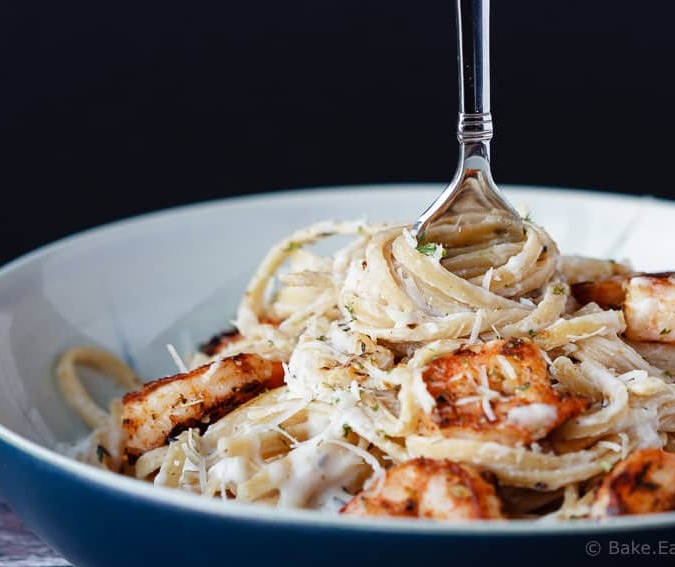 Skinny Cajun Shrimp Alfredo Pasta - Skinny cajun shrimp alfredo pasta for #30MinuteThursday can be on the table in 20 minutes and everyone will love it! Alfredo pasta, but healthier!