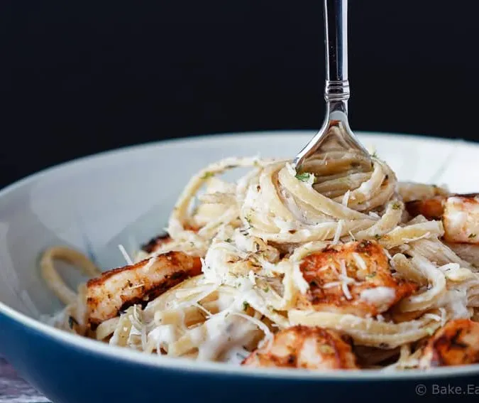 Skinny Cajun Shrimp Alfredo Pasta - Skinny cajun shrimp alfredo pasta for #30MinuteThursday can be on the table in 20 minutes and everyone will love it! Alfredo pasta, but healthier!