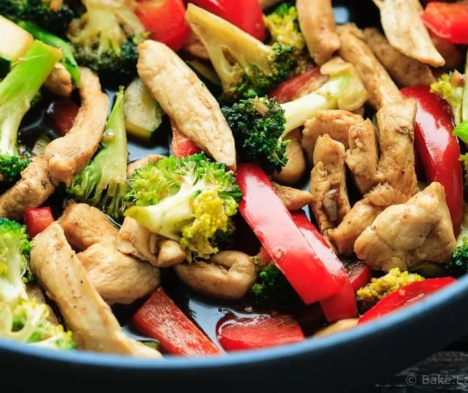 Teriyaki Chicken Stir-Fry - Easy teriyaki chicken stir-fry that is on the table in less than 30 minutes - and the whole family will love it! #30MinuteThursday