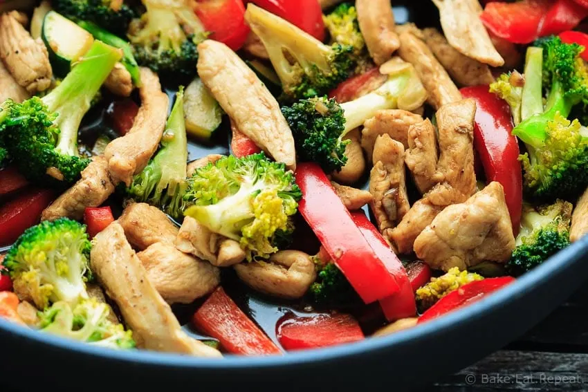 Teriyaki Chicken Stir-Fry - Easy teriyaki chicken stir-fry that is on the table in less than 30 minutes - and the whole family will love it! #30MinuteThursday