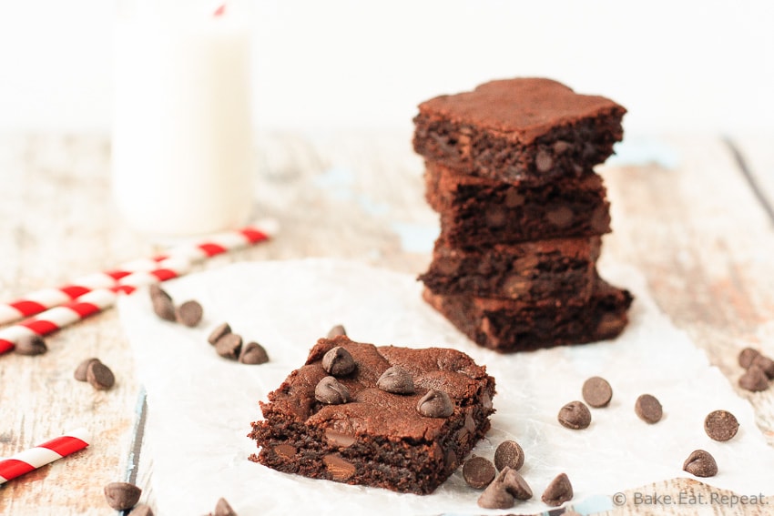 Flourless Peanut Butter Brownies - One bowl flourless peanut butter brownies that are refined sugar free, yet filled with deep dark chocolate and peanut butter flavour!