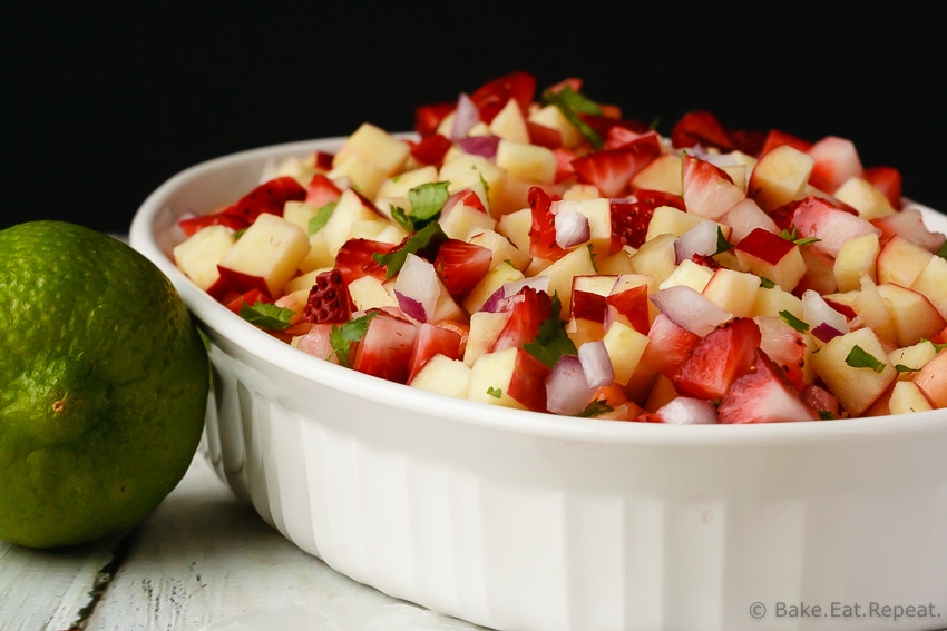 Cinnamon Wonton Chips with Fruit Salsa - Quick and easy cinnamon wonton chips with fruit salsa that is the perfect healthy snack - plus it's great for packing in your lunch!