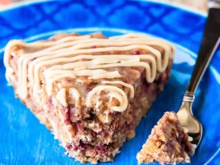 This banana berry oatmeal cake with a vanilla glaze is quick and easy to whip up, and makes a fantastic breakfast or a healthy snack!