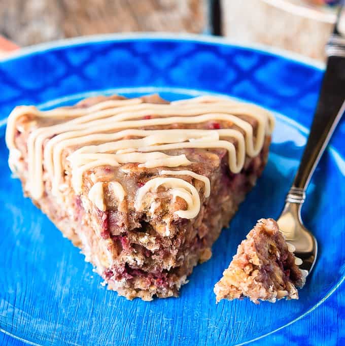 This banana berry oatmeal cake with a vanilla glaze is quick and easy to whip up, and makes a fantastic breakfast or a healthy snack!