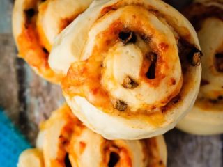 Pizza Rolls - Quick and easy homemade pizza rolls - hot, cheesy, pizza rolls that the whole family will love. Plus, they freeze well for ready made lunches!