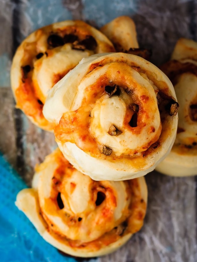 Pizza Rolls - Quick and easy homemade pizza rolls - hot, cheesy, pizza rolls that the whole family will love. Plus, they freeze well for ready made lunches!