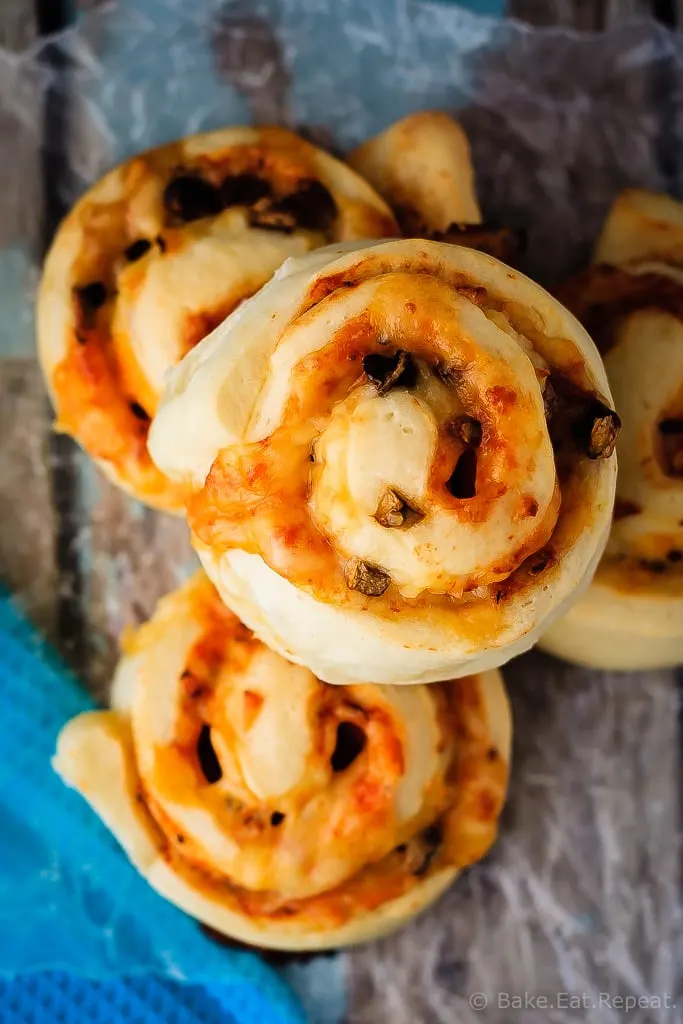 Pepperoni Pizza Rolls - Quick and easy homemade pizza rolls - hot, cheesy, pizza rolls that the whole family will love. Plus, they freeze well for ready made lunches!