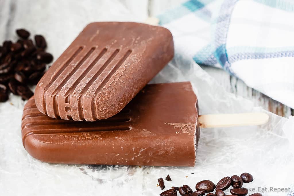 Mocha Fudgsicles - Homemade mocha fudgsicles that are quick and easy to make and are the perfect dessert. Creamy, chocolate-y, fudgy, mocha flavoured fudgsicles.