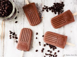 Mocha Fudgsicles - Homemade mocha fudgsicles that are quick and easy to make and are the perfect dessert. Creamy, chocolate-y, fudgy, mocha flavoured fudgsicles.