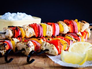 Greek Chicken Kabobs with Tzatziki Sauce - An easy, 30 minute meal for the summer, these grilled Greek chicken kabobs with tzatziki sauce are fantastic. The whole family will love them! #30MinuteThursday