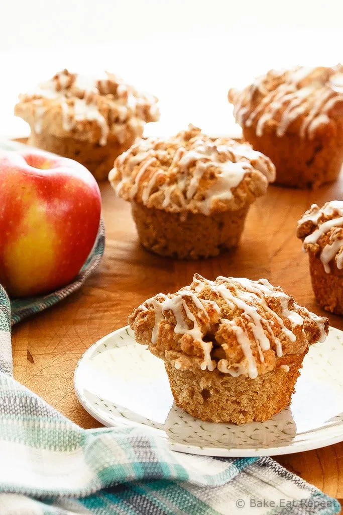 Apple Muffins with a Cinnamon Crumb Topping - Quick and easy apple muffins filled with apples and finished with a crunchy cinnamon crumb topping. The best kind of breakfast.