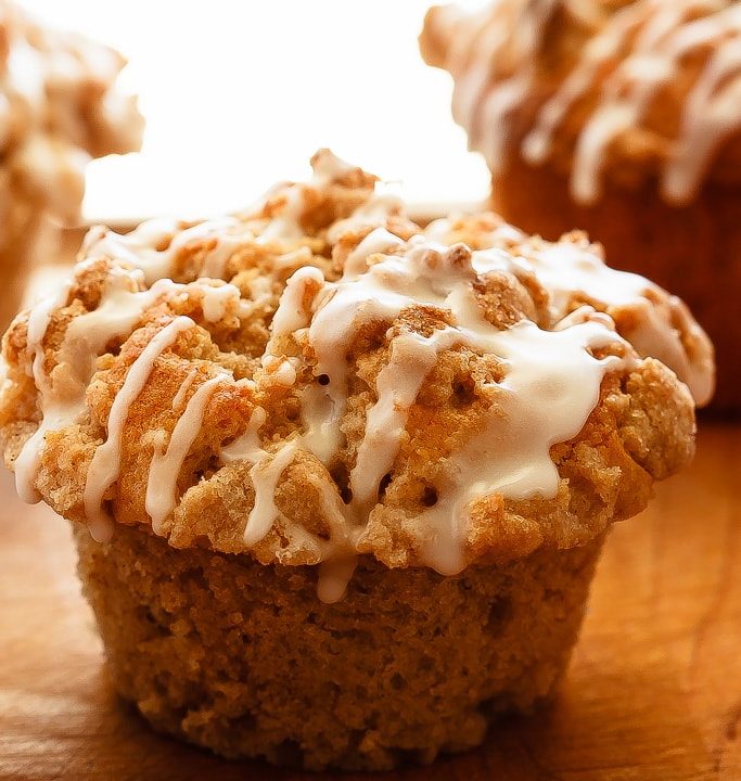 Apple Muffins with a Cinnamon Crumb Topping - Quick and easy apple muffins filled with apples and finished with a crunchy cinnamon crumb topping. The best kind of breakfast.