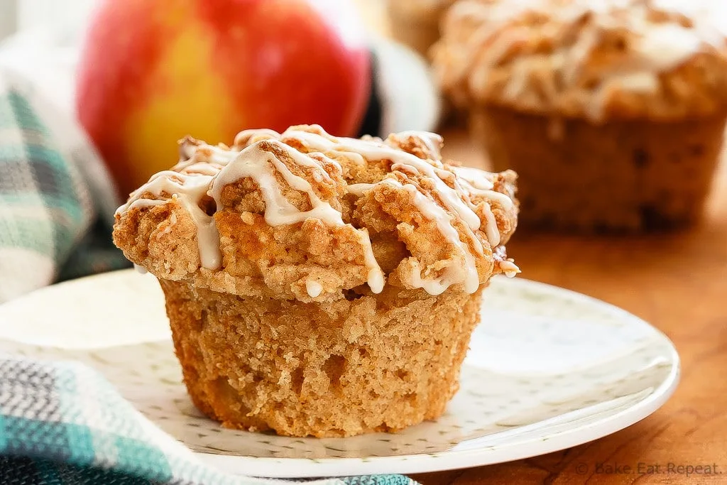 Apple Muffins with a Cinnamon Crumb Topping - Quick and easy apple muffins filled with apples and finished with a crunchy cinnamon crumb topping. The best kind of breakfast.