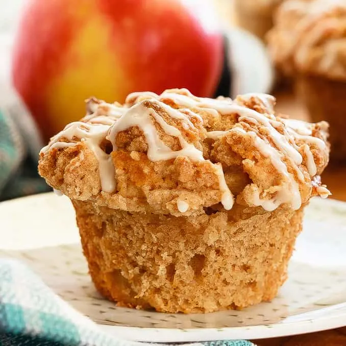 Apple Muffins with a Cinnamon Crumb Topping - Quick and easy apple muffins filled with apples and finished with a crunchy cinnamon crumb topping. The best kind of breakfast.