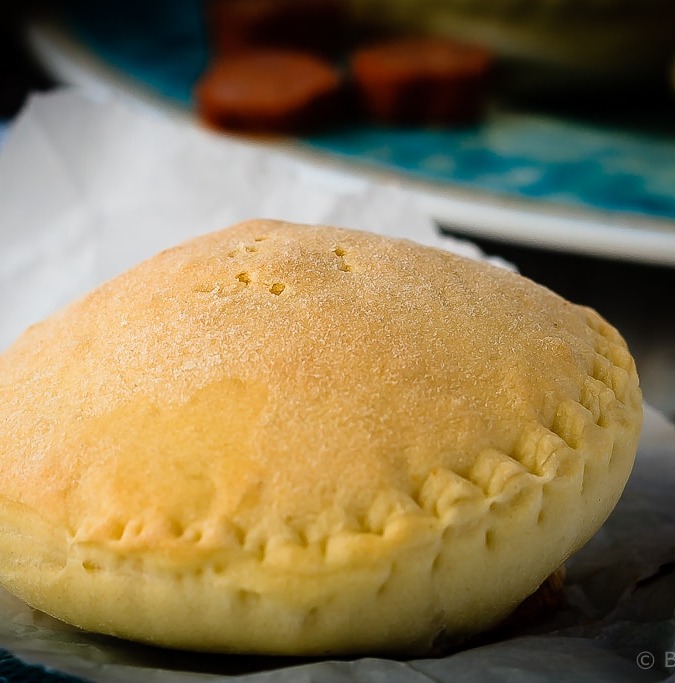 Homemade Pizza Pockets - Homemade pizza pockets that are easy to make and taste great. They're a perfect ready made snack or lunch that you can keep in the freezer!