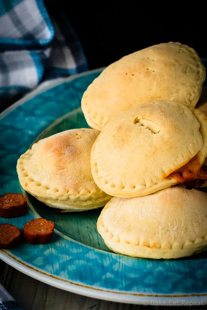 Homemade Pizza Pockets - Homemade pizza pockets that are easy to make and taste great. They're a perfect ready made snack or lunch that you can keep in the freezer!