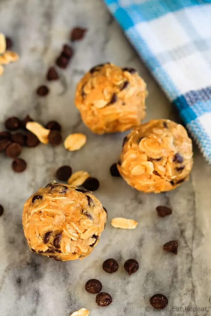 Peanut Butter Energy Balls - These 4 ingredient peanut butter energy balls are super quick and easy to make, and are a perfect snack or addition to the lunchbox!