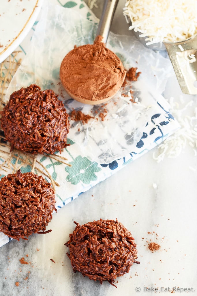 Chocolate Coconut Macaroons - These chocolate coconut macaroons are super fast to make, only have 5 ingredients, and mix up in minutes. Plus, they taste fantastic!