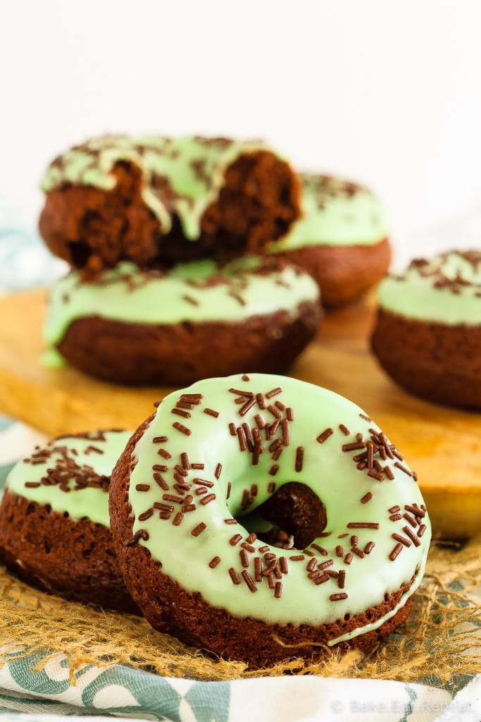 Chocolate mint doughnuts that are baked, not fried, and mix up in minutes! Make some dense, chocolate cake doughnuts topped with mint icing for dessert!