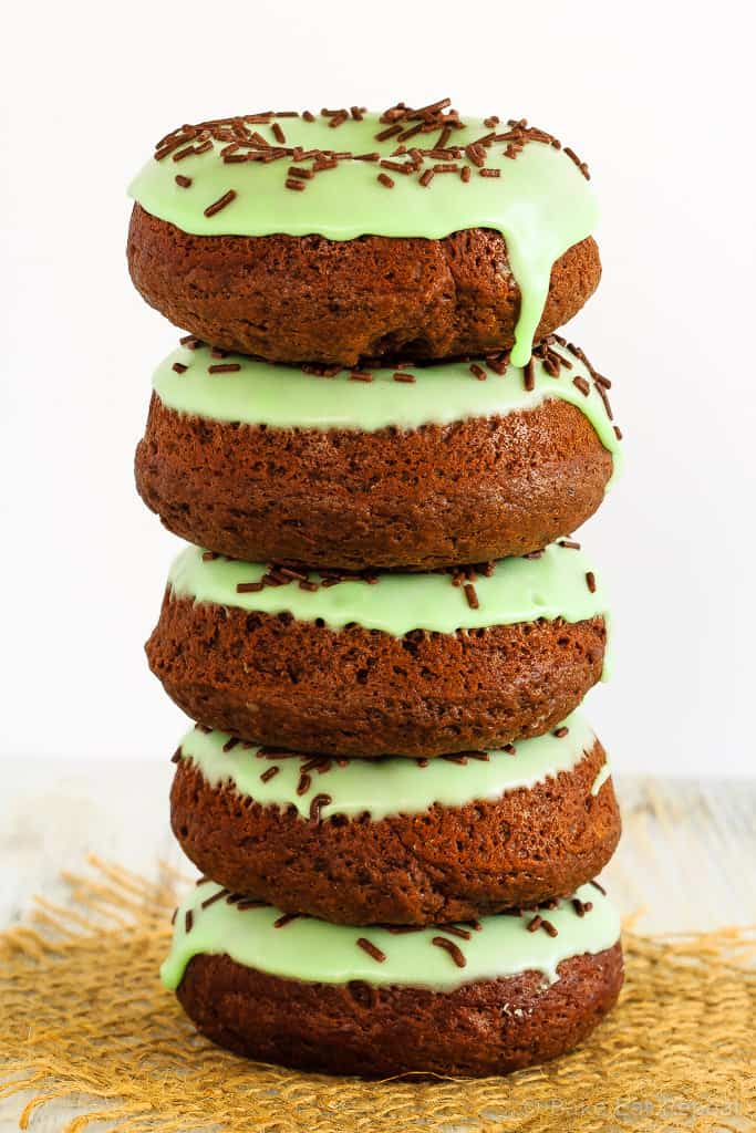 Chocolate mint doughnuts that are baked, not fried, and mix up in minutes! Make some dense, chocolate cake doughnuts topped with mint icing for dessert!