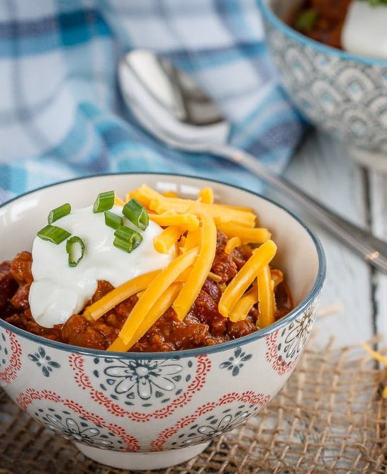 This slow cooker chili is super quick and easy to throw together and makes the perfect warming meal for these cold winter evenings!