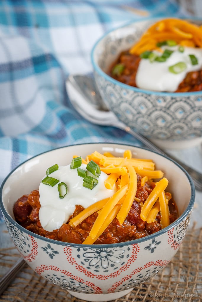 This slow cooker chili is super quick and easy to throw together and makes the perfect warming meal for these cold winter evenings!