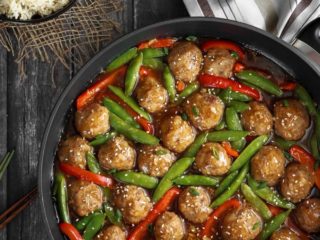 These honey garlic meatballs are easy to make and the whole family will love them! Serve over rice or quinoa for an easy and tasty meal!