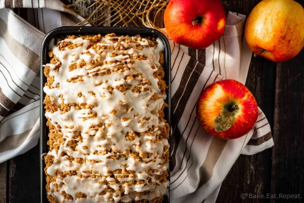 Apple bread with crumb topping