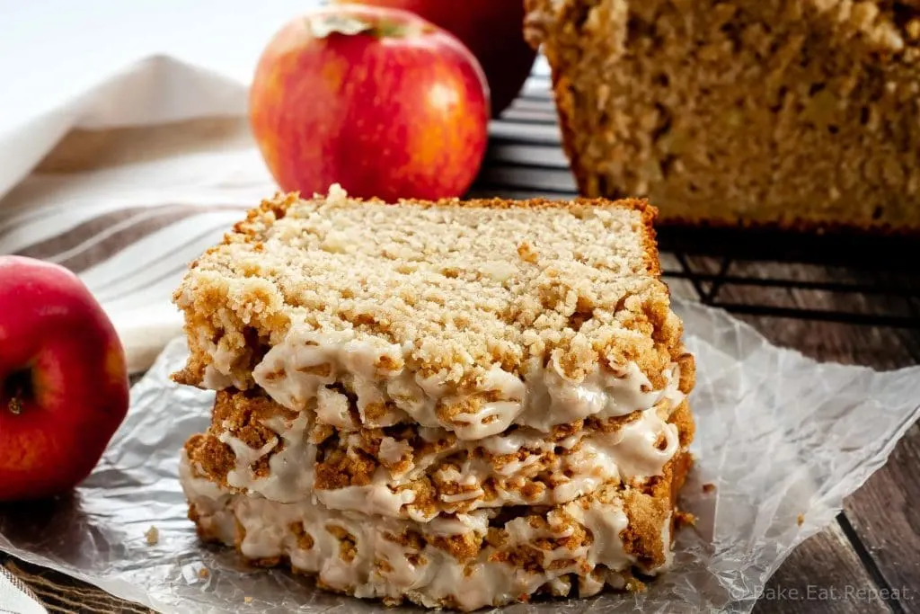 Apple bread with easy crumb topping