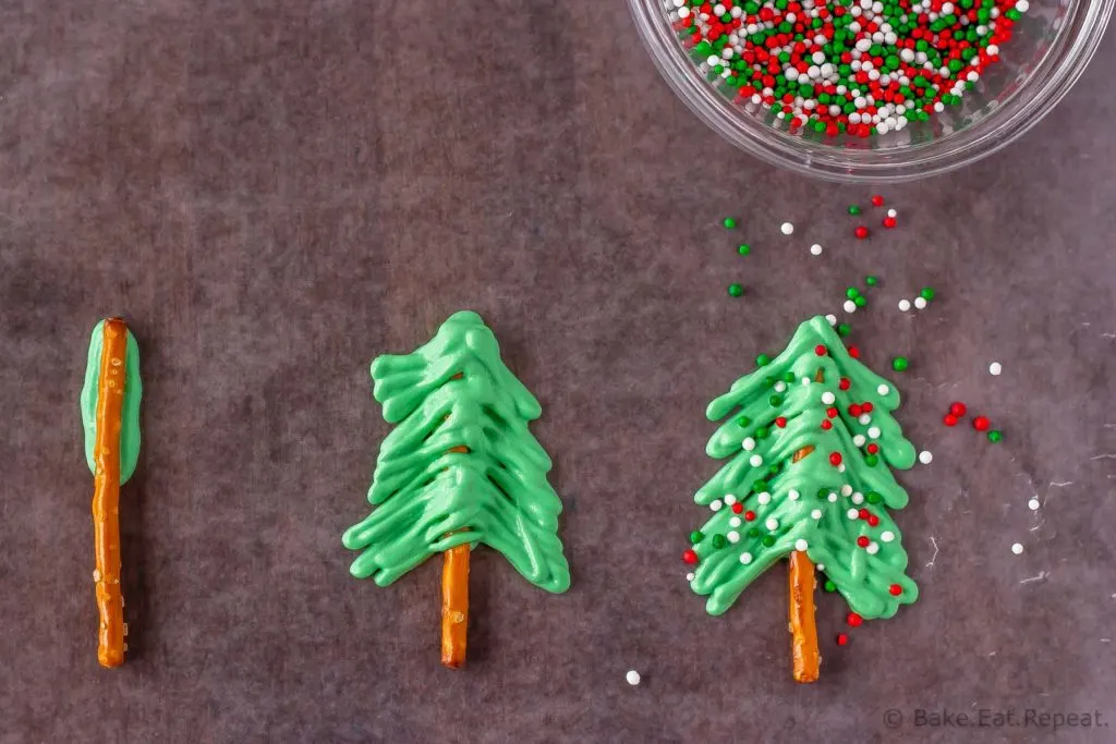 How to make Christmas tree cupcake toppers