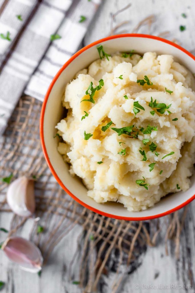 Roasted garlic mashed potatoes are so easy to make, and can even be made ahead of time. Add some roasted garlic to your mashed potatoes for a tasty change!